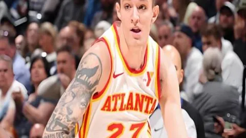 拜仁对阵奥格斯堡战绩：44胜6平12负，进174球失74球